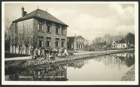 16956 Gezicht op de St.-Victorschool te Benschop.